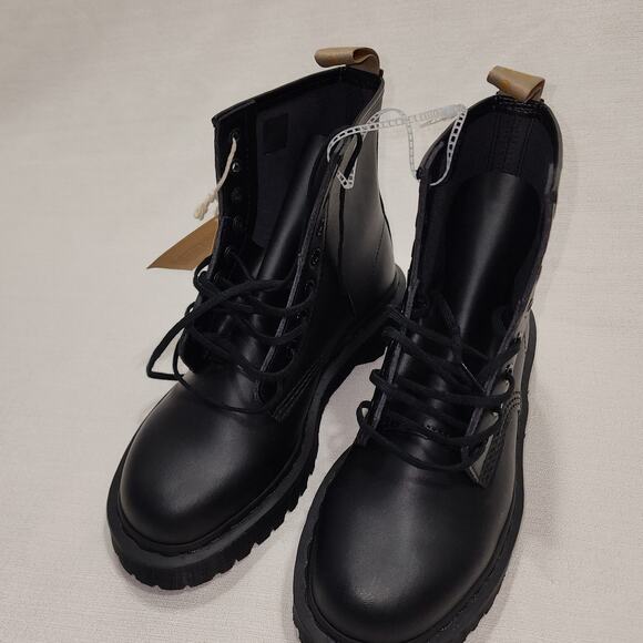 Dr. Martens Vegan Leather ALL BLACK UNISEX US SIZE (7M) AND (8W) - Picture 6 of 8